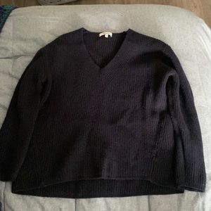 Madewell navy blue v neck sweater. Women’s medium